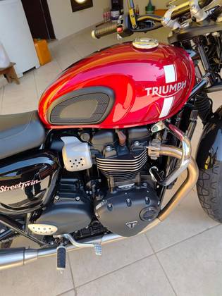 TRIUMPH STREET TWIN TRIUMPH STREET TWIN